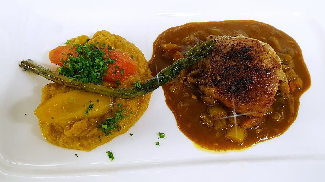 3. Gang: Kreolisches Hähnchencurry mit Süßkartoffeln