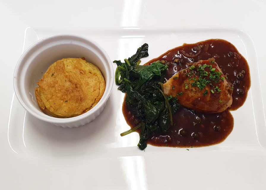 2. Gang, Chicken Balmoral, Spinache, Potato Soufflé 
