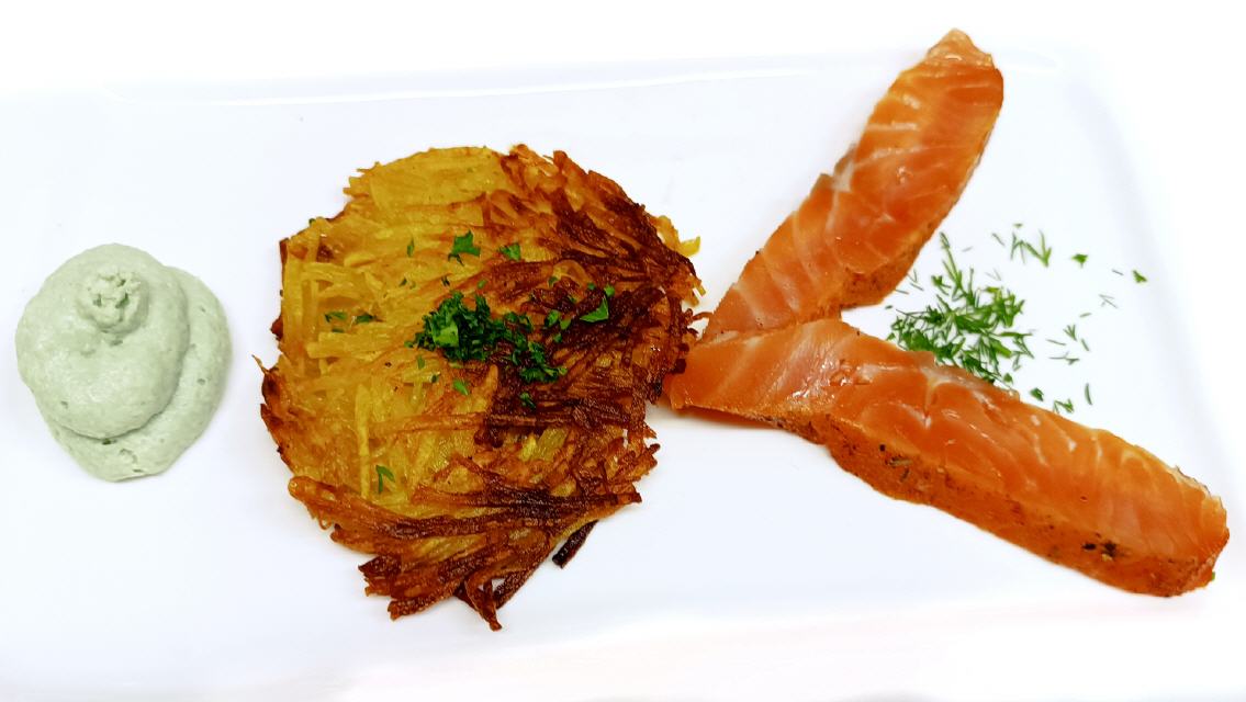 Geräucherter Lachs mit Kartoffelrösti & Meerrettich