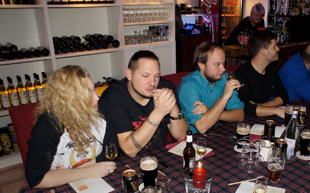 .. na was hamm wir im Glas ??? Richtisch "Whisky". Tasting bestanden!