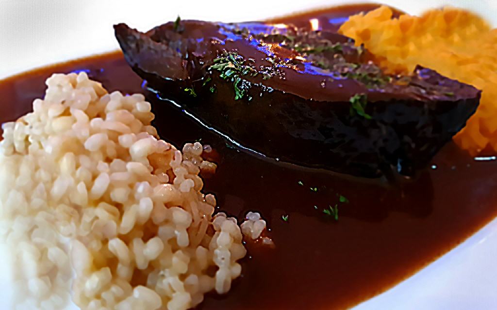 Gang 6, Scottish beef cheeks with a Port- & Red Currant Jus, Neeps and a Risotto of Barley