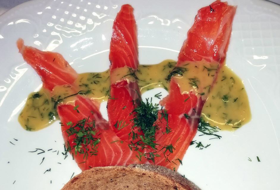 PICKLED SALMON WITH A WHISKY-HONEY-MUSTARDSAUCE