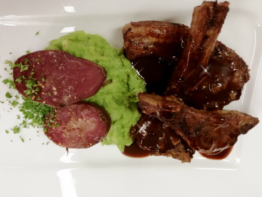 LAMB CHOPS; PEAS & POTATOES "ROTER HEROLD"